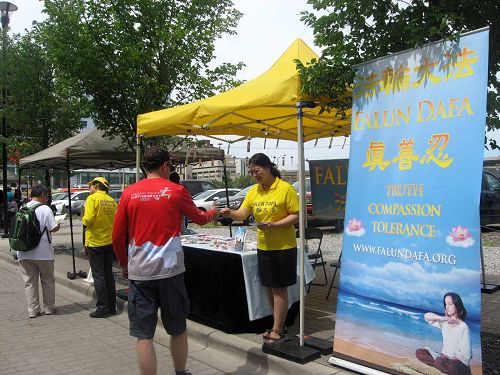 2016-7-5-minghui-falun-gong-calgary-02--ss.jpg