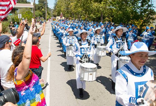 2016-7-5-minghui-larkspur-july4-parade-10--ss.jpg