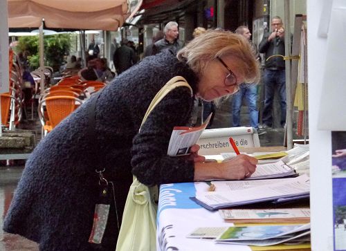 2016-7-6-minghui-falun-gong-switzerland-02--ss.jpg