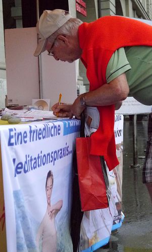 2016-7-6-minghui-falun-gong-switzerland-04--ss.jpg