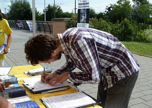 2016-7-7-minghui-falun-gong-europe-03--ss.jpg