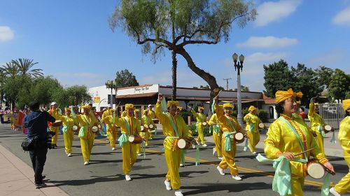 2016-7-7-minghui-falun-gong-laparade-06--ss.jpg