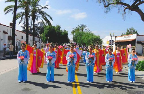 2016-7-7-minghui-falun-gong-laparade-07--ss.jpg