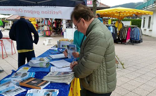 2016-7-8-minghui-falun-gong-germany-05--ss.jpg