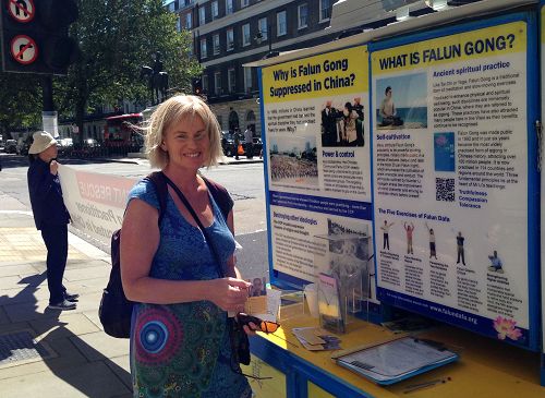 2016-8-12-minghui-falun-gong-london-03--ss.jpg