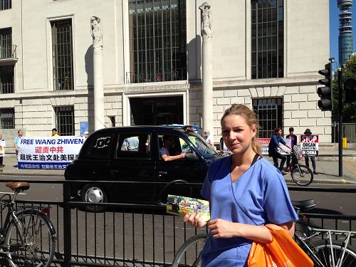 2016-8-12-minghui-falun-gong-london-04--ss.jpg