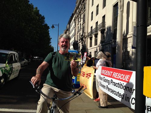 2016-8-12-minghui-falun-gong-london-05--ss.jpg