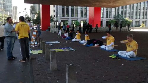 2016-8-18-minghui-falun-gong-brazil_06--ss.jpg