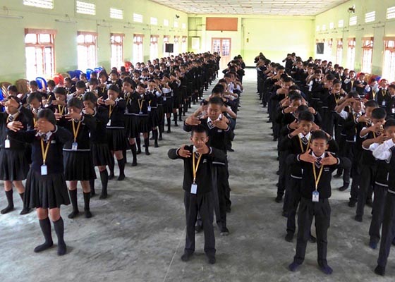 印度东北部二千多学生学炼法轮功