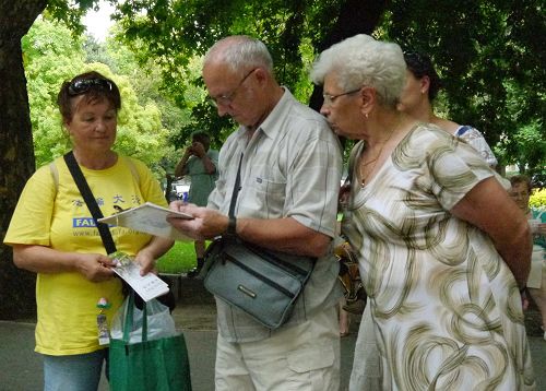 2016-8-24-minghui-falun-gong-hungary-04--ss.jpg