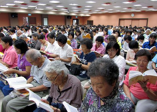 2016-8-29-minghui-falun-gong-taiwan-groupstudy-04--ss.jpg