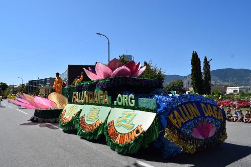 2016-8-8-penticton_parade_02--ss.jpg