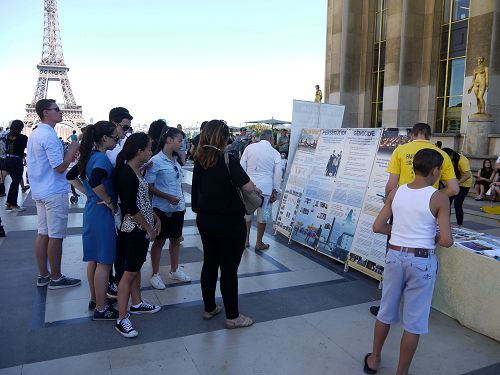 2016-8-9-minghui-falun-gong-paris-03--ss.jpg