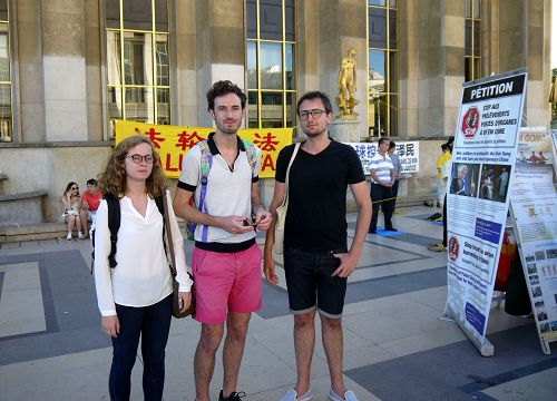 2016-8-9-minghui-falun-gong-paris-07--ss.jpg