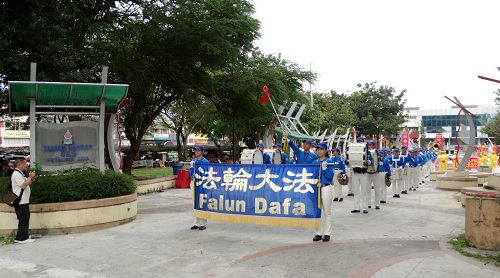 '图11：法轮功学员来到雪兰莪州八打灵再也（Petaling Jaya）举办了另一场庆中秋游行。'