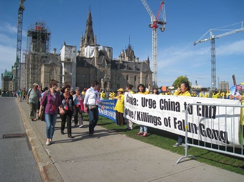 2016-9-23-minghui-falun-gong-ottawa_05--ss.jpg