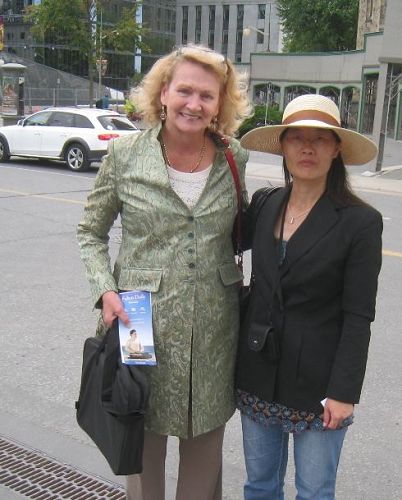 2016-9-23-minghui-falun-gong-ottawa_07--ss.jpg