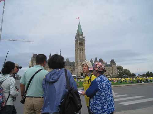 2016-9-23-minghui-falun-gong-ottawa_13--ss.jpg