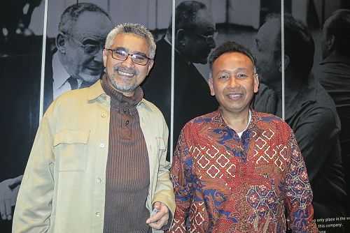 图7：印度尼西亚驻纽约总领事Abdul Kadir Jailani（左）与副总领事、经济参赞Winanto Adi（右）