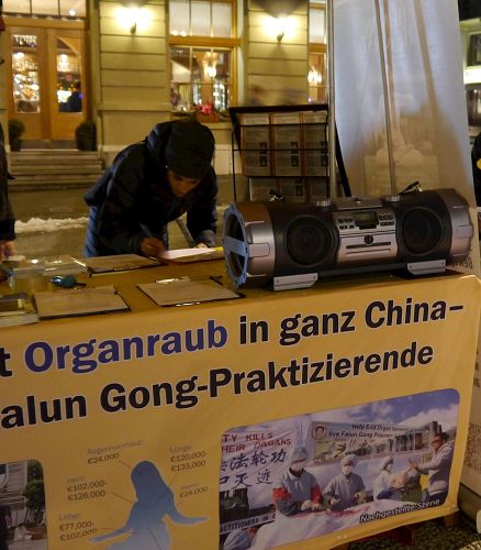 2017-1-21-minghui-falun-gong-swiss_04--ss.jpg