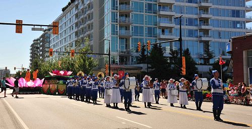 2017-8-1-vancouver-parade_03--ss.jpg