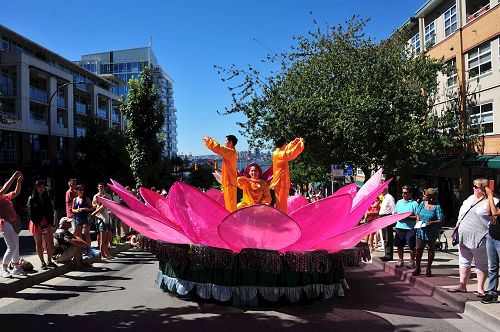 2017-8-1-vancouver-parade_04--ss.jpg