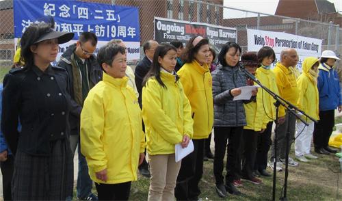 '图:二零一八年四月二十四日中午,加拿大首都渥太华的部份法轮功学员在中使馆前集会,纪念四·二五和平上访十九周年。'