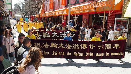 图6：二零一八年五月五日，蒙特利尔法轮大法日庆祝游行队伍走过唐人街。