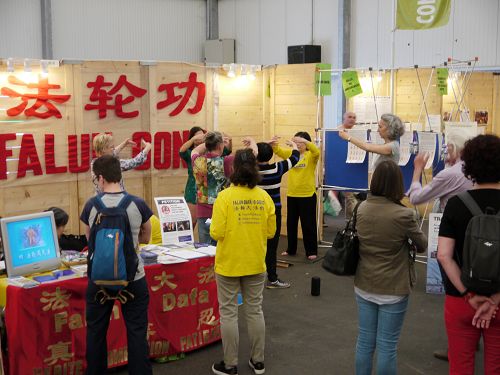 2018-5-23-minghui-falun-gong-france-02--ss.jpg