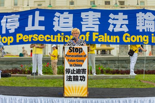 图9:美国国际宗教自由委员会副主席盖尔·曼钦(Gayle Manchin)