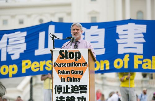 图10:自由之家(Freedom House)副总裁罗伯特·赫尔曼(Robert Herman)