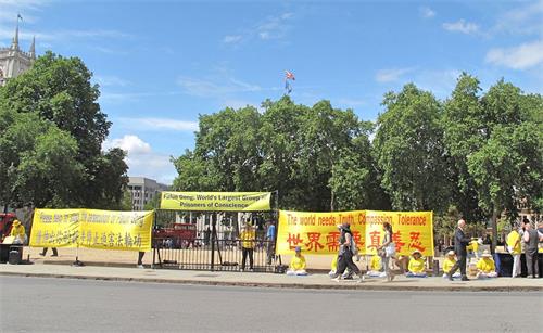 2018-7-18-london-palace-of-westminster_01--ss.jpg