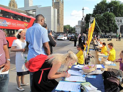 2018-7-18-london-palace-of-westminster_11--ss.jpg