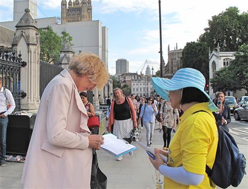 2018-7-18-london-palace-of-westminster_12--ss.jpg