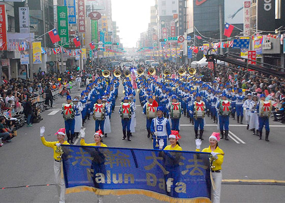 国际管乐节游行 天国乐团震撼台湾嘉义