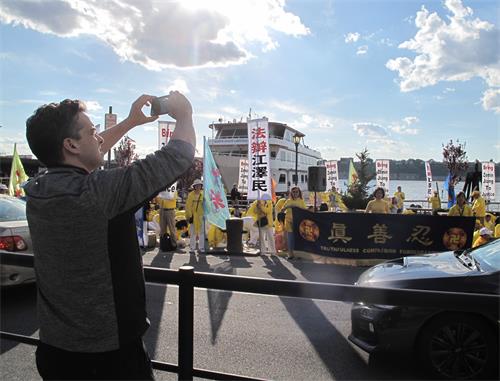 2019-5-17-minghui-ny-consulate-07--ss.jpg