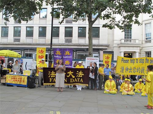 '图10：二零一九年七月二十日下午，法轮功学员在伦敦圣马丁广场（St Martin Place）集会继续传播真相，呼吁制止迫害。'