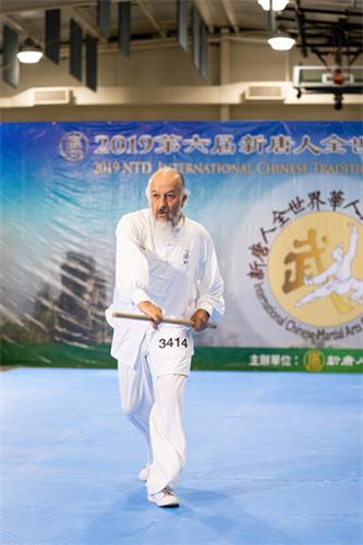 图12：八月二十五日，萨瓦什‧福图尔（Sahvash Fortoul）在第六届新唐人武术大赛中表演。