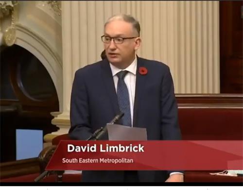 二零二零年十一月十一日，澳大利亚维州立法会议员林布里克先生（David Limbrick MP）在议会发言期间表示，法轮功学员勇敢的站出来反对中共的迫害，实践他们的信仰。