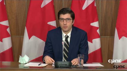 񟭔年11月26日，加拿大国会议员吉尼斯（Garnett Genuis）在国会提出私人动议M-55，呼吁加拿大政府加强对外国干涉的打击。（网络截图）'