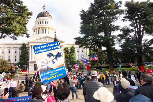 '图1～3：加州民众继续在首府沙加缅度举行“制止窃选、支持川普连任”集会'
