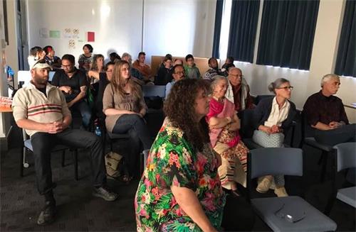 '图5：法轮功学员参加新西兰旺加努伊市多元文化理事会举办了一年一度的圣诞社区活动'