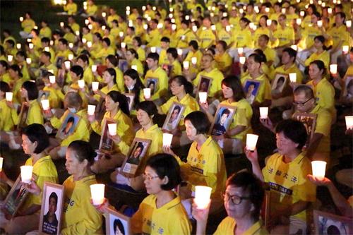 '图1～4：二零二零年七月十九日晚间，来自台湾桃园、新竹、苗栗等地的部份法轮功学员在桃园风禾公园举办“天灭中共，结束迫害”反迫害二十一周年烛光守夜活动。'