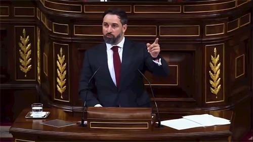 '图2：西班牙右派声音党领袖阿瓦斯卡尔（Santiago Abascal）2020年11月在国会谴责中共。'