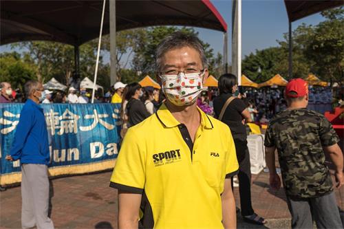 '图5:路竹区区长吴进兴表示,很高兴能邀请法轮大法天国乐团和腰鼓队来演出,体验音乐与艺术的美妙,好的乐音让人感动。'