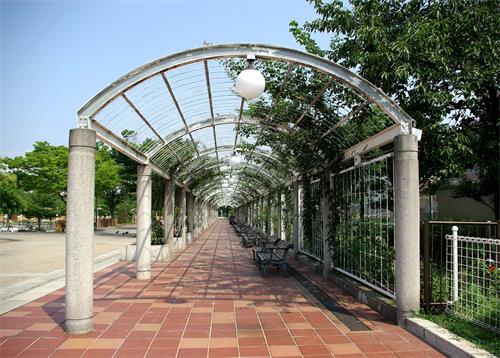 图例：日本大阪市天王寺公园内一景。