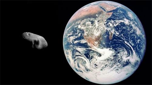 上图：地球曾近距离接触太空岩2020年BH6（代表图片）（图片来源：Pixabay.com）。从太空中看到的地球，五官扭曲，目露惊恐。