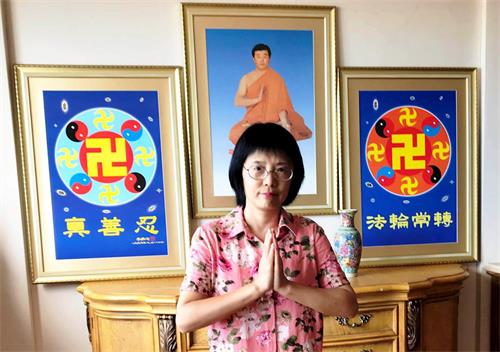 '图7:王女士(Linda Wang):“恭祝慈悲伟大的师尊新年快乐!”'