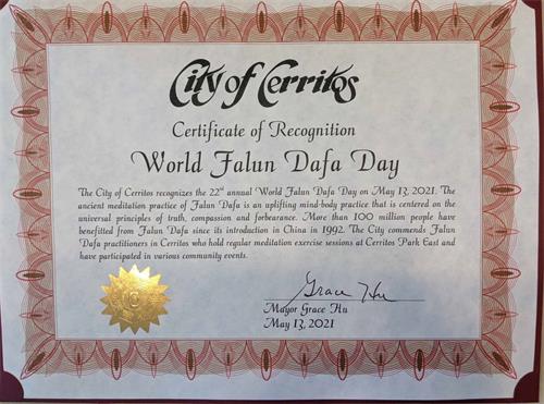 图12：喜瑞都（City of Cerritos）市长胡张燕燕（Grace Hu）褒奖“世界法轮大法日”。