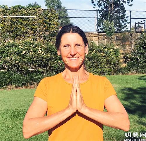 '图2:悉尼新学员卡洛琳(Caroline)说:感谢师父传大法,让我们变得美好幸福。'